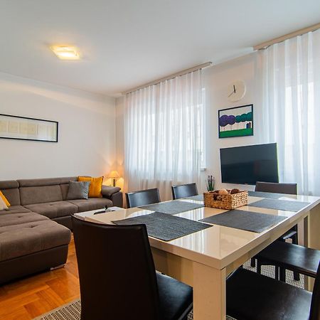 Flexible Selfcheckins 97 - Zagreb - Garden - Parking- Loggia - 2 Bedrooms Exterior photo