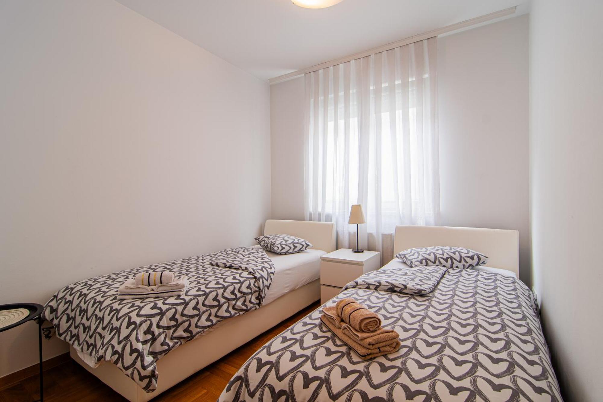 Flexible Selfcheckins 97 - Zagreb - Garden - Parking- Loggia - 2 Bedrooms Exterior photo